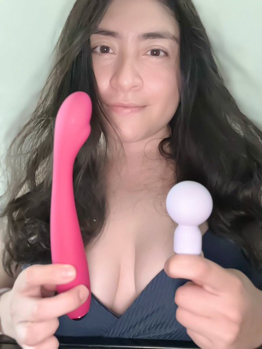 Twitter @Leslyeanuket @jazielymishi | Vibrator #k1600111-d1 #k1700209-d1